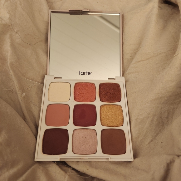 👻 5 For $25 Tartelette Lil' Juicy Eyeshadow Palette - Picture 3 of 4